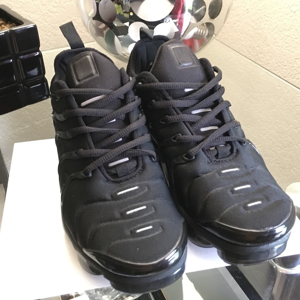 VaporMax Plus — Black